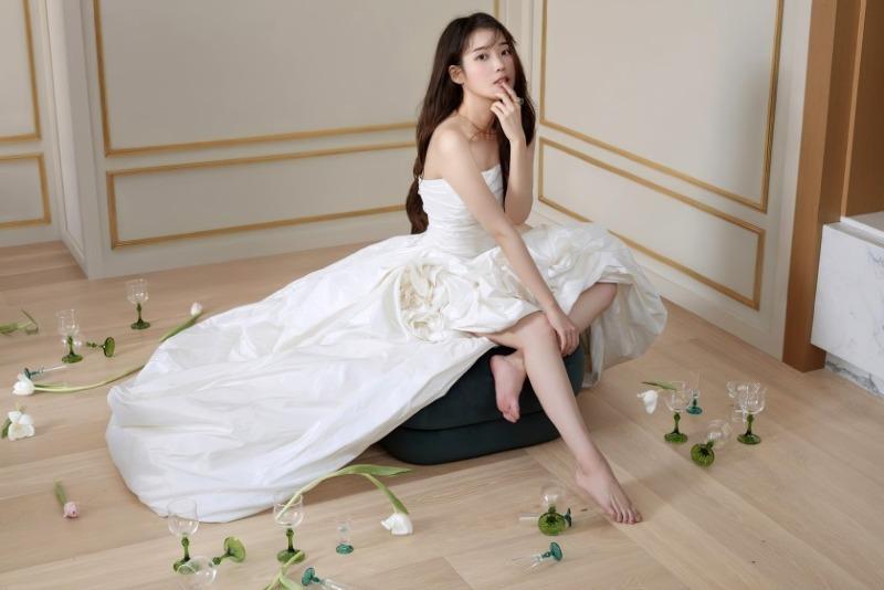 
아이유X참이슬 화보.jpg
