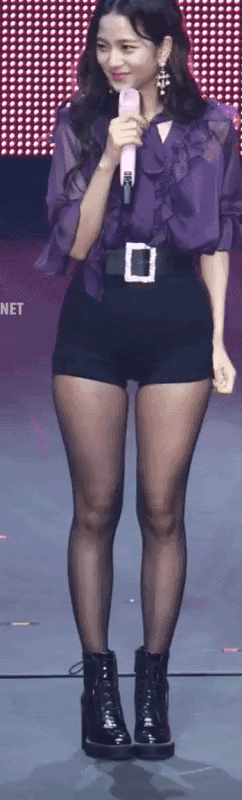 
하체 라인도 예쁜 블랙핑크 지수.jpgif
