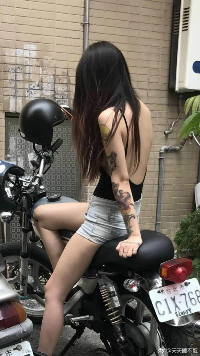 
뒷태가 이쁜 처자

