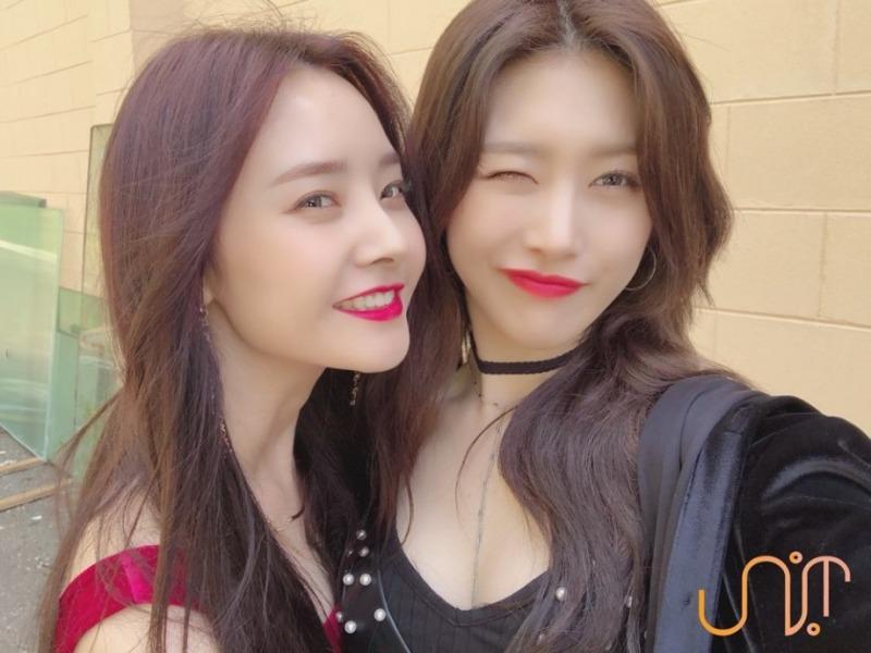 
[스압] 짧은 벨벳 레드 원피스 우희.jpg
