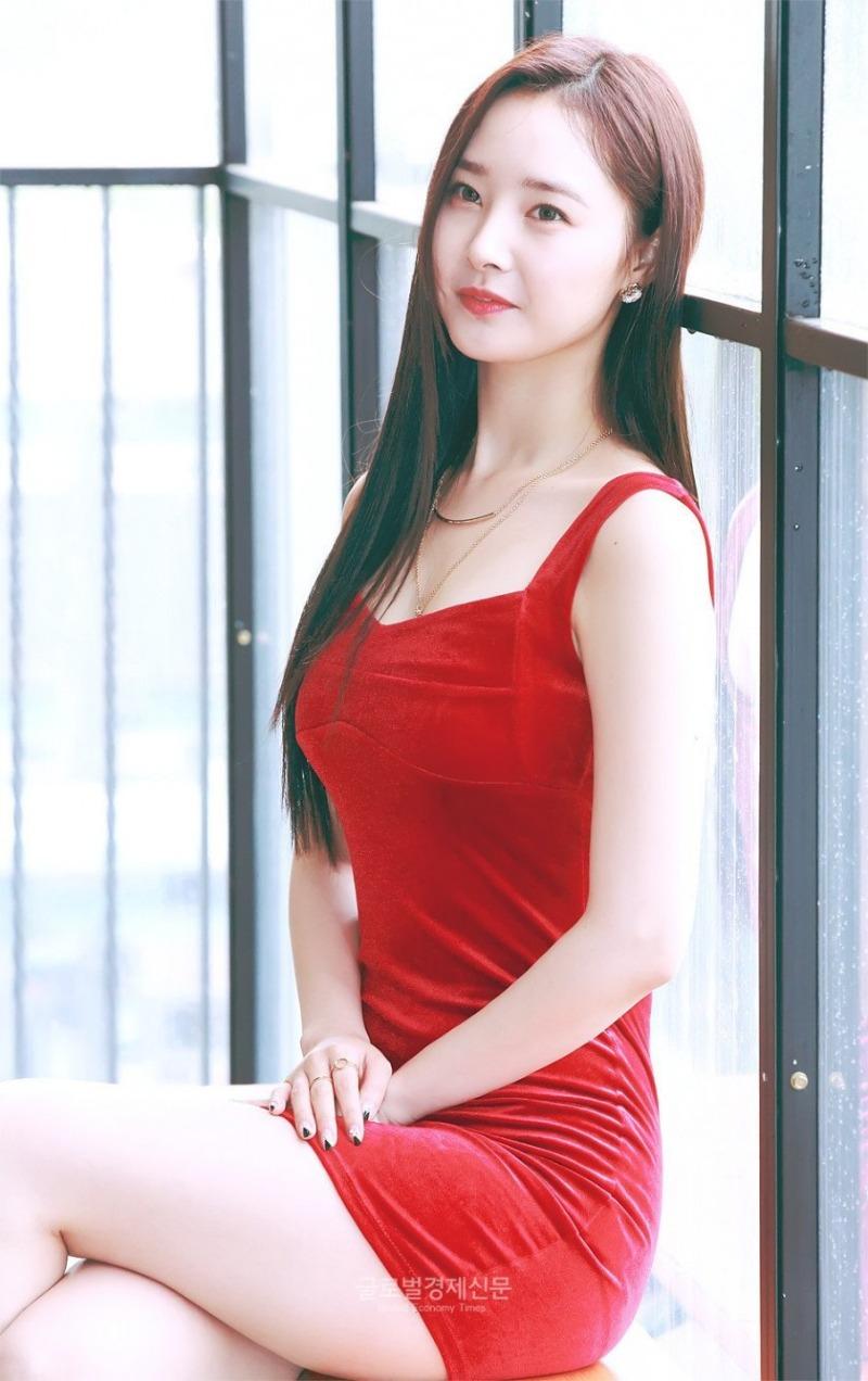 
[스압] 짧은 벨벳 레드 원피스 우희.jpg
