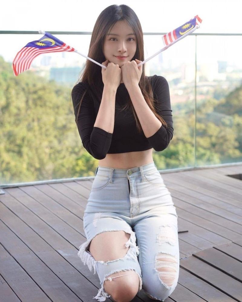 
말레이시아 원더우먼.jpg
