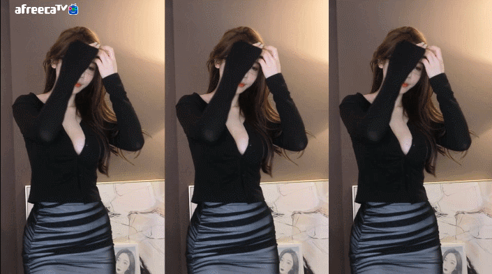 
실수로 브라 보여줘서 살짝 놀란 누나...GIF
