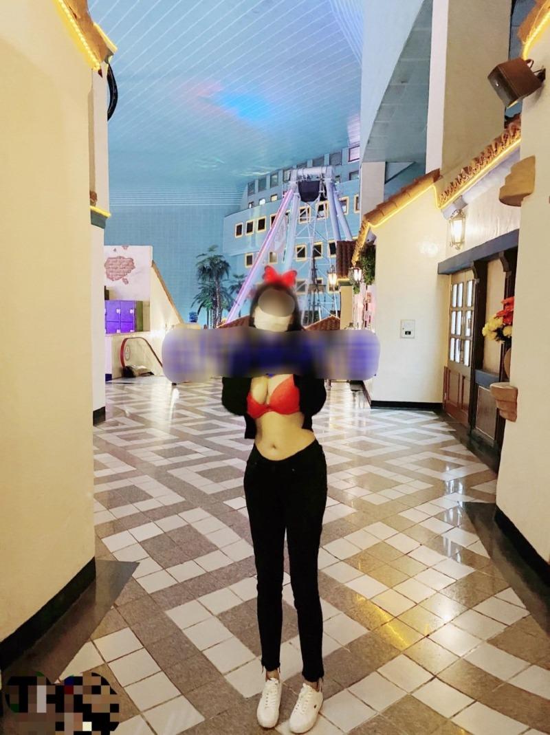 롯데월드 브라자녀.jpg