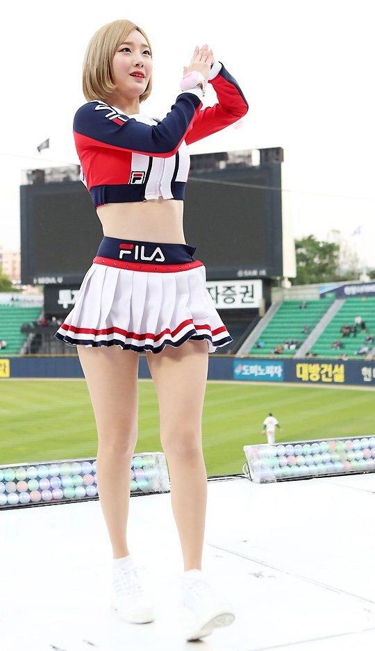 
발목 얇은 서현숙 치어리더.jpgif
