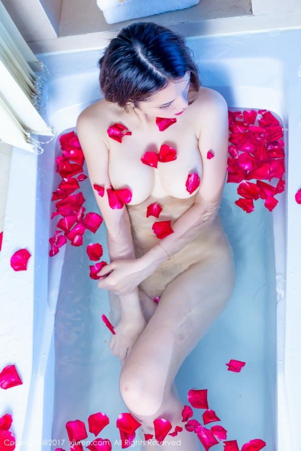 꽃잎좀 치워주세요