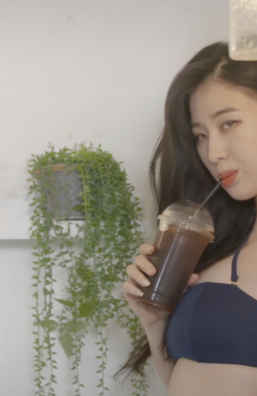 
눈빛이 죽이는 처자
