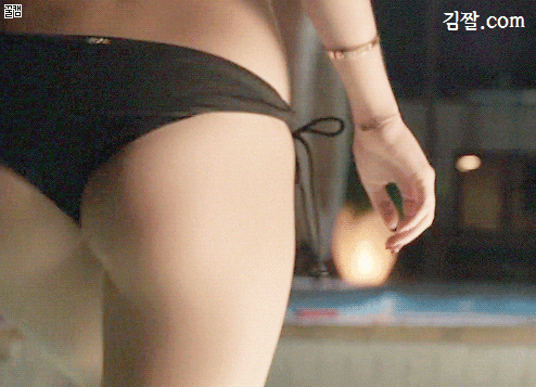 
수영장 처자~
