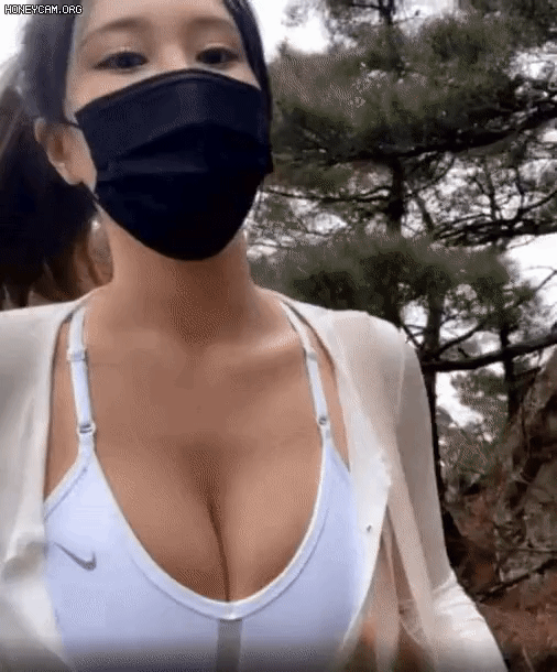 
등산하는 BJ
