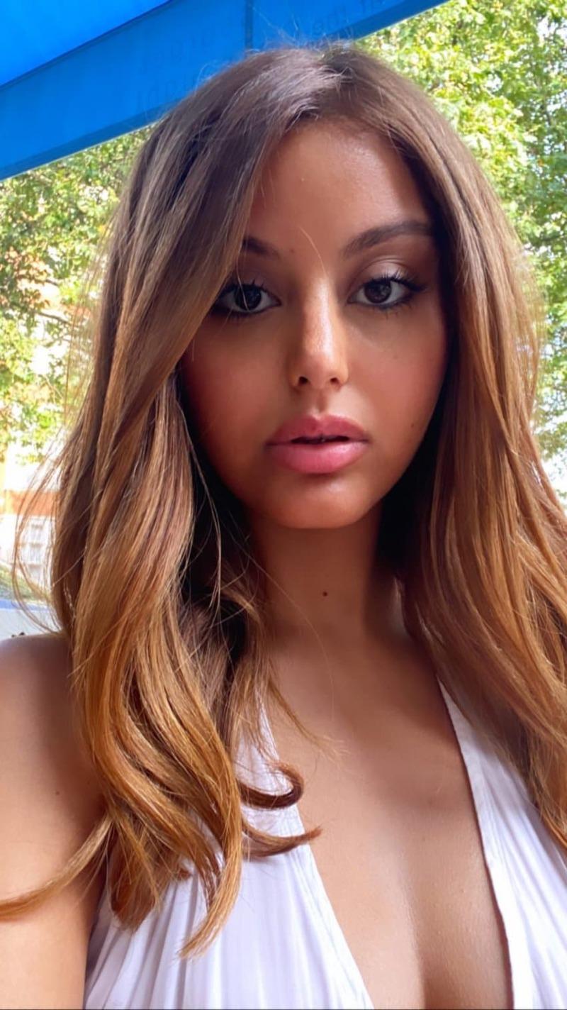 
ㅇㅎ]Zahia Dehar

