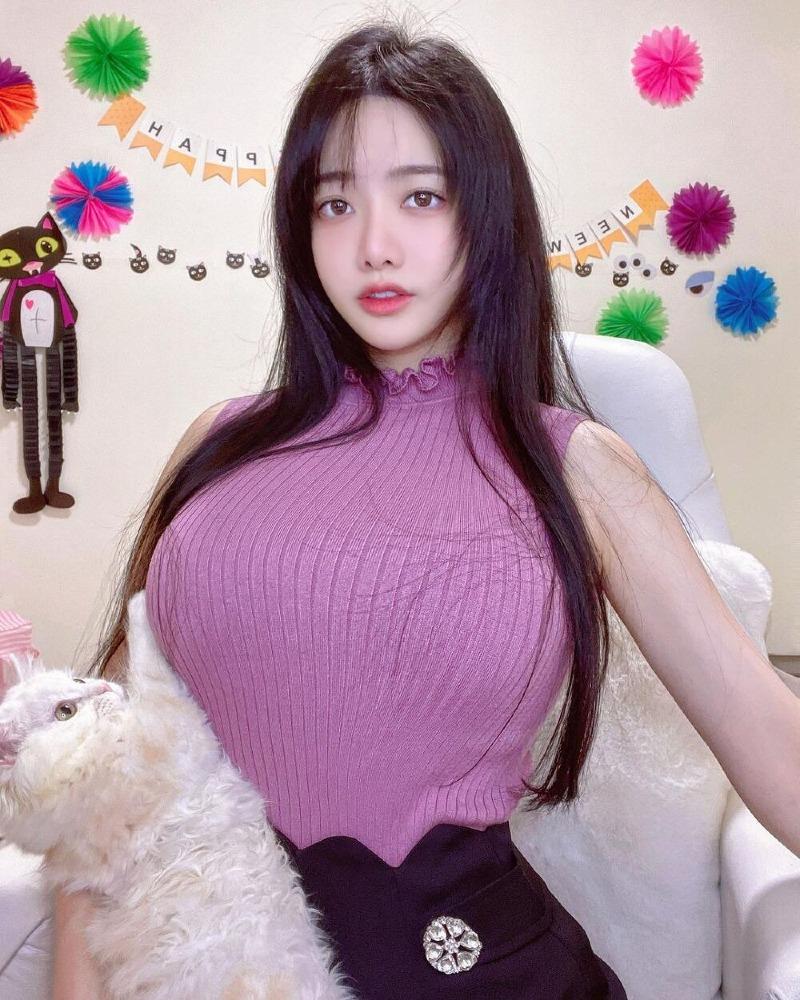 
하얀 고양이 처자
