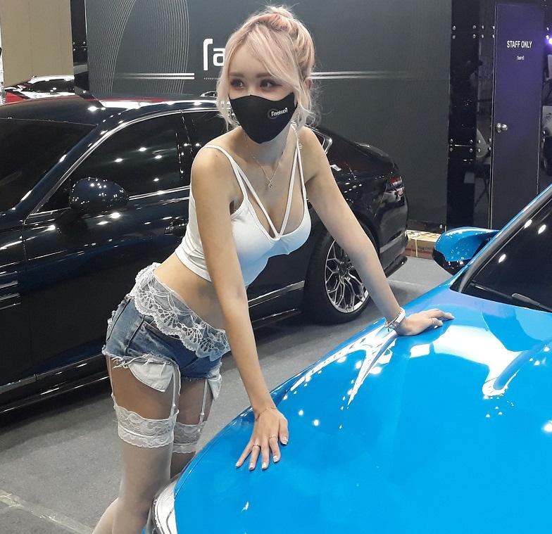 
레이싱 모델 = 신소향 씨
