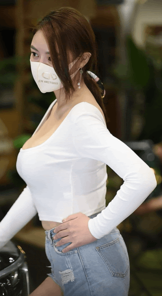 
레이싱걸 흰티

