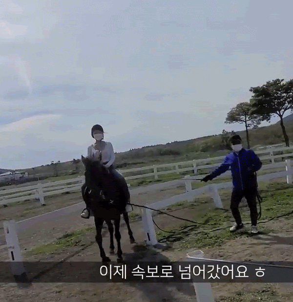 
승마 배우는...언냐+_+♡
