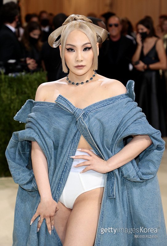 
씨엘, 美 멧 갈라 뒤집어놓은 파격 패션
