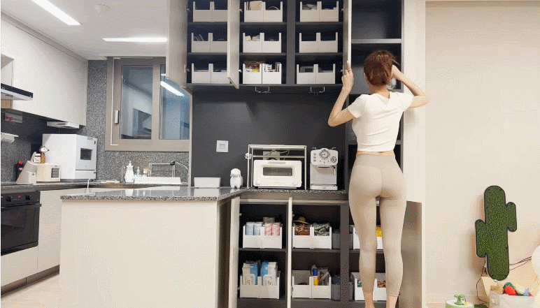 
자취방 꾸미는 누나
