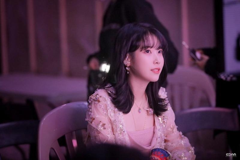 
아이유 MMA 폰 배경.jpg
