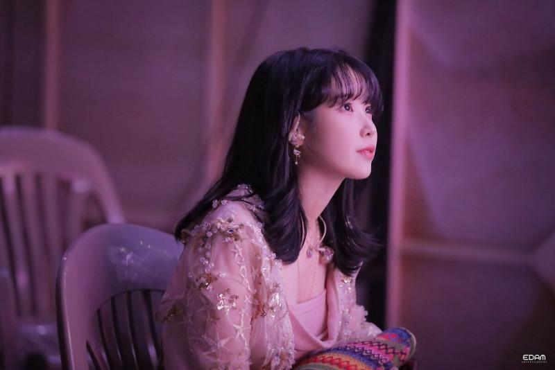 
아이유 MMA 폰 배경.jpg
