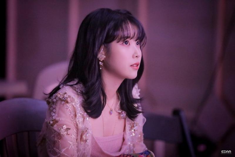
아이유 MMA 폰 배경.jpg
