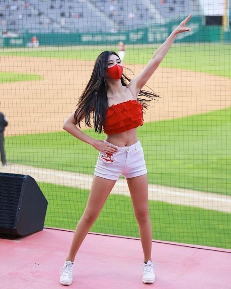 
[초스압] 00년생 치어리더.jpgif

