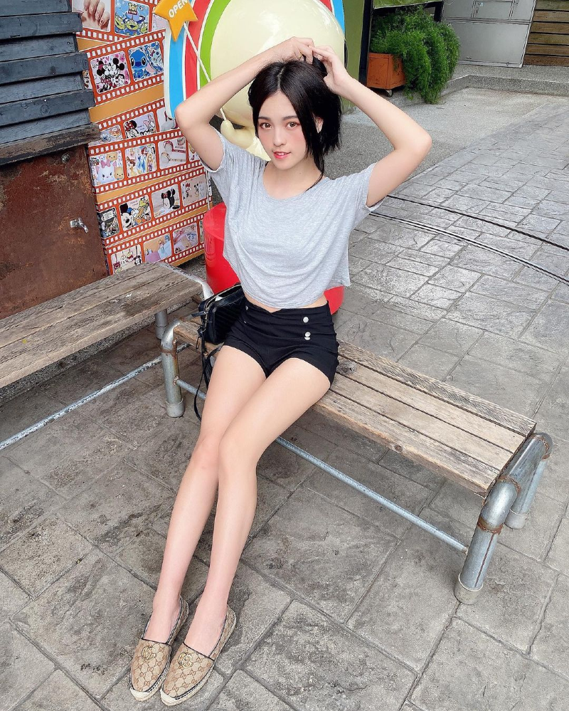 
다리가 쎄끈한 처자
