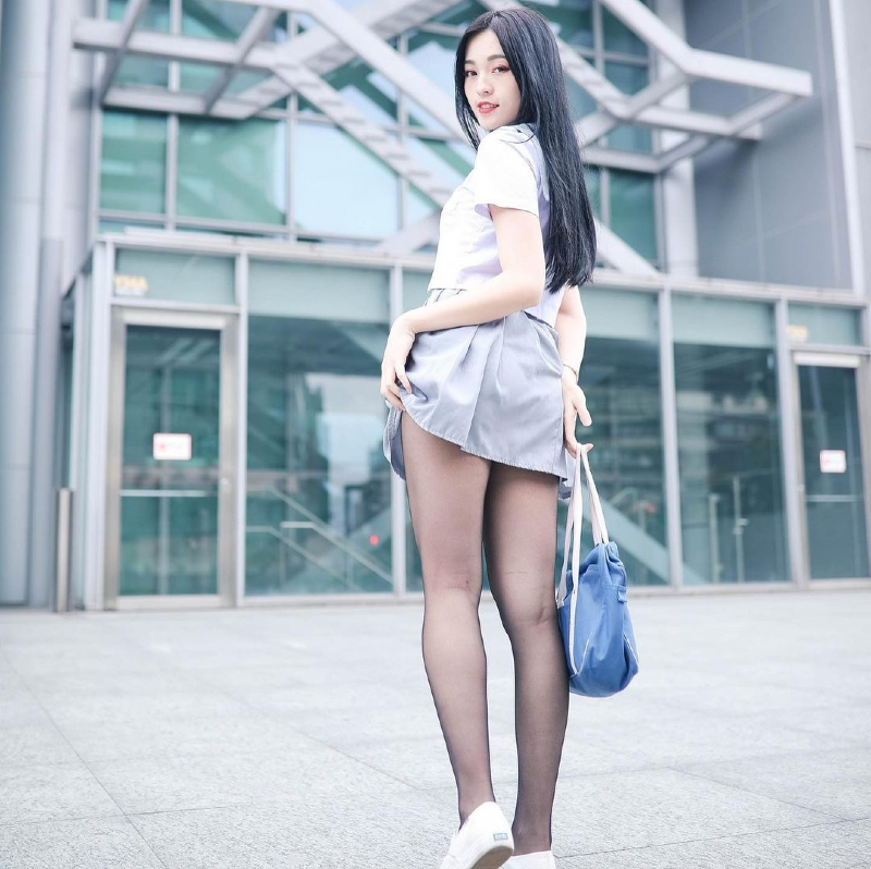 
다리가 쎄끈한 처자

