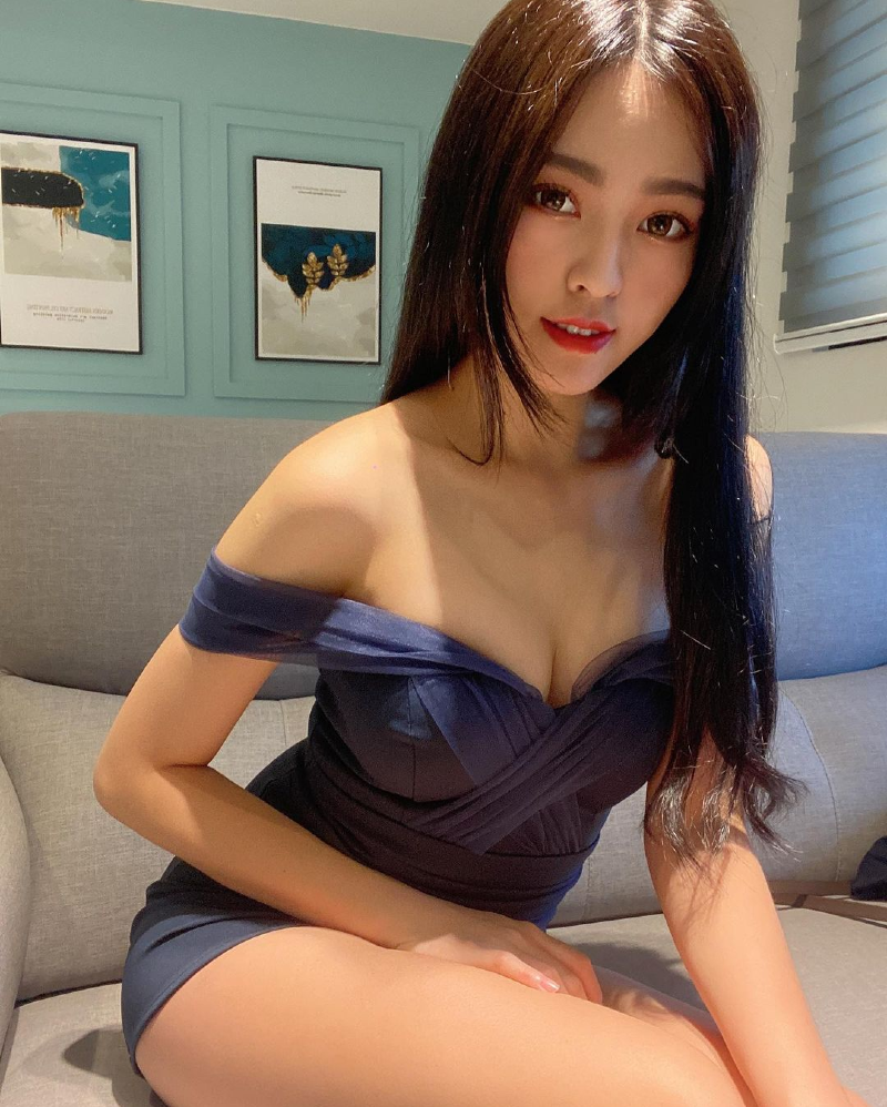 
다리가 쎄끈한 처자
