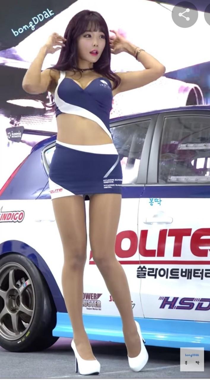 
가슴 큰 처자~
