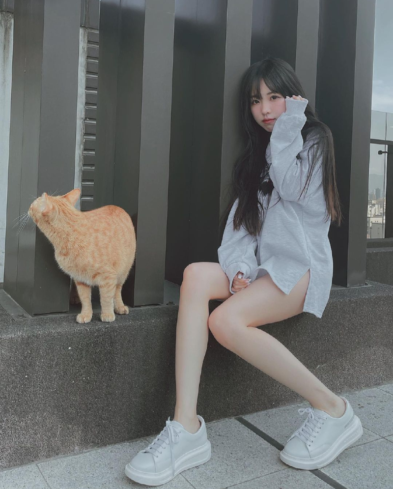 
쌍판대기 번번한 대만 짱깨 처자
