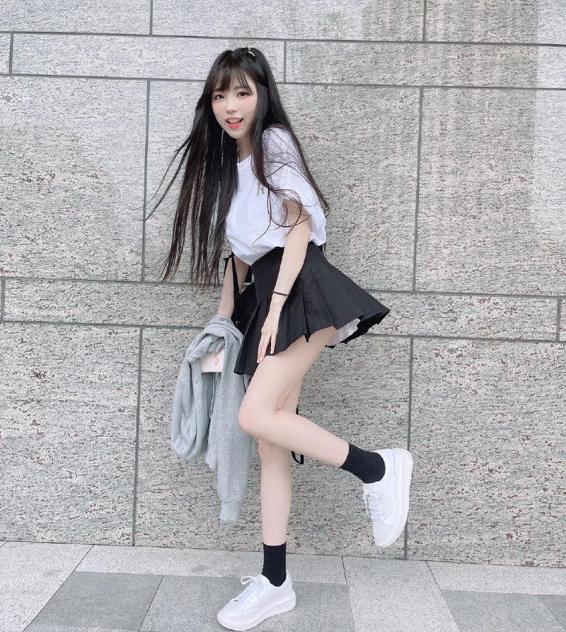 
쌍판대기 번번한 대만 짱깨 처자
