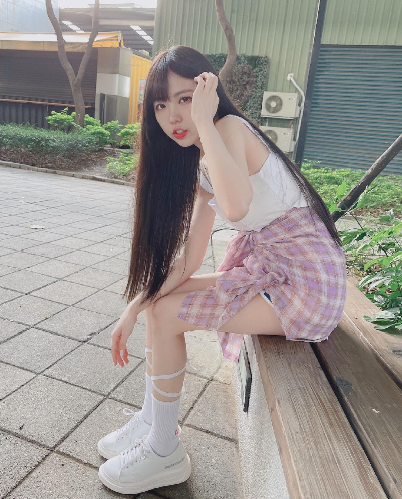 
쌍판대기 번번한 대만 짱깨 처자
