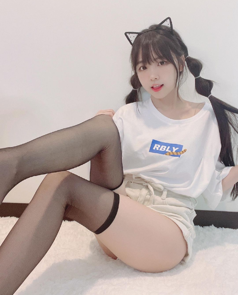 
쌍판대기 번번한 대만 짱깨 처자
