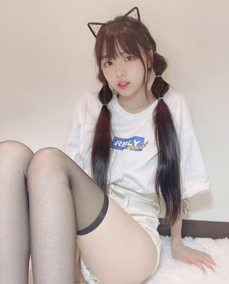 
쌍판대기 번번한 대만 짱깨 처자
