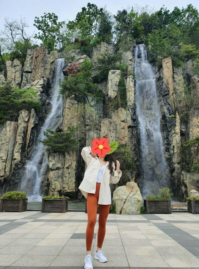 
등산女
