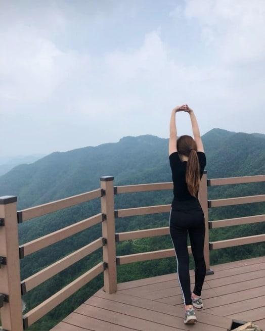 
등산女
