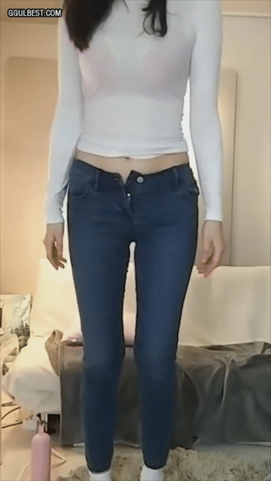 
청바지 흰티 누나~
