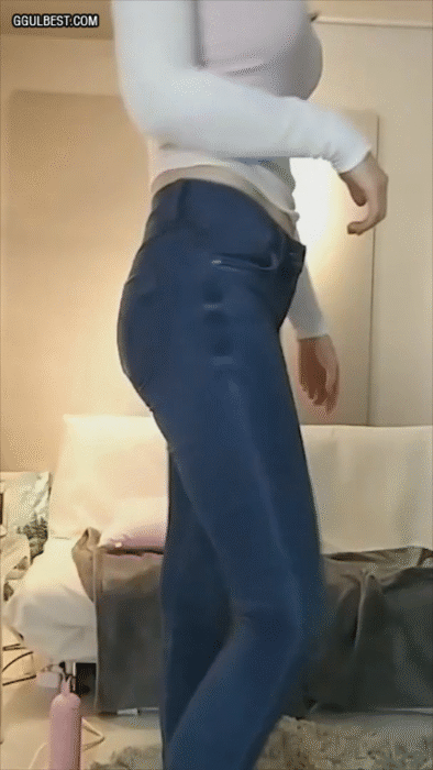 
청바지 흰티 누나~
