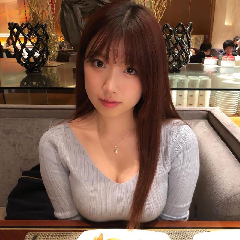 
젖절한 누나 !!
