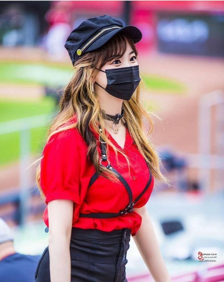 
하네스 착용한 김한나 치어리더.jpg
