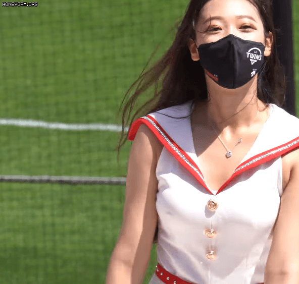 
[스압] 01년생 우수한 치어리더.jpgif
