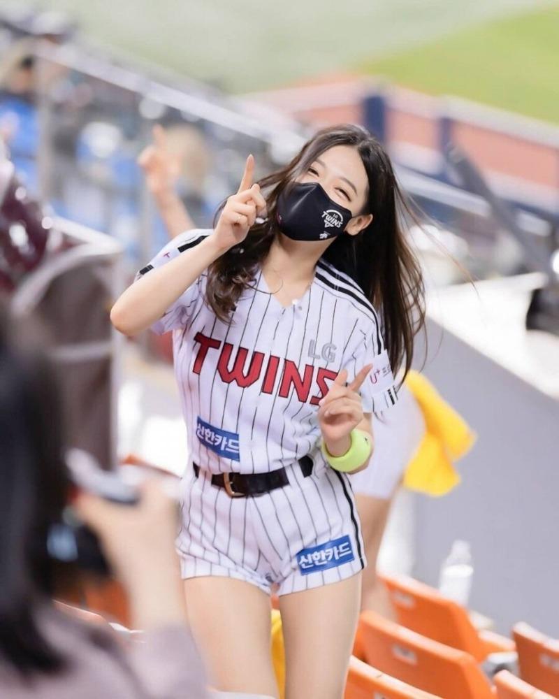 
[스압] 01년생 우수한 치어리더.jpgif
