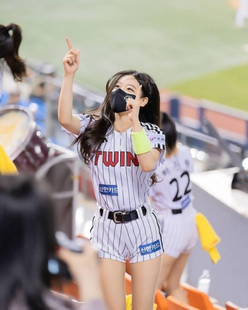 
[스압] 01년생 우수한 치어리더.jpgif
