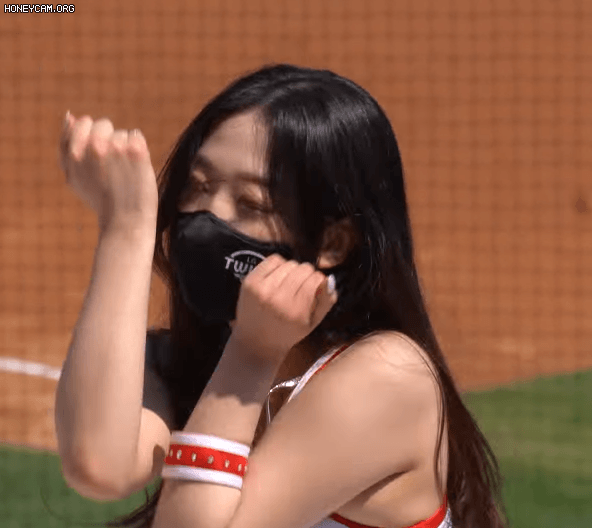 
[스압] 01년생 우수한 치어리더.jpgif
