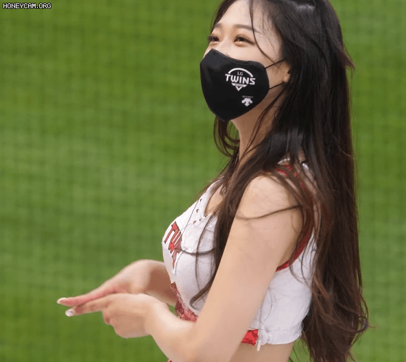 
[스압] 01년생 우수한 치어리더.jpgif
