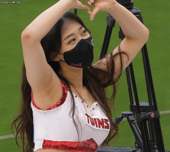 
[스압] 01년생 우수한 치어리더.jpgif
