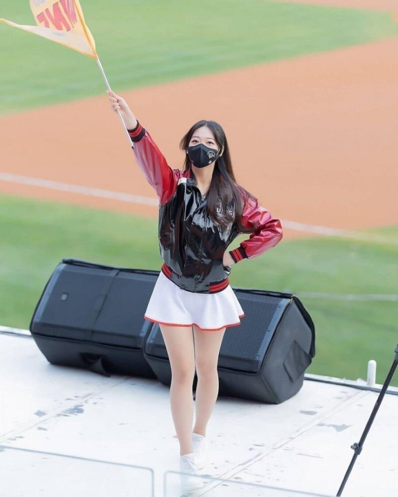 
[스압] 01년생 우수한 치어리더.jpgif
