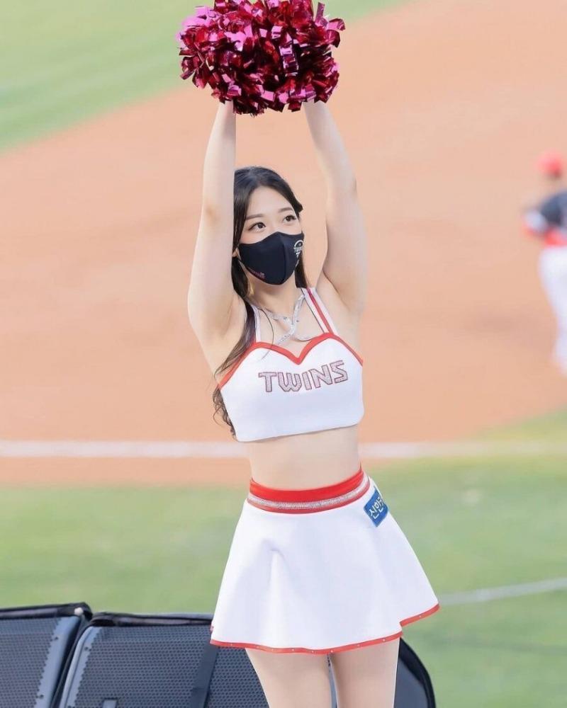 
[스압] 01년생 우수한 치어리더.jpgif
