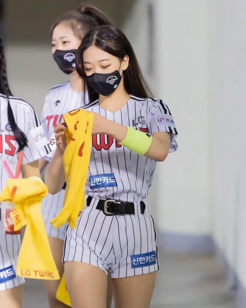 
[스압] 01년생 우수한 치어리더.jpgif
