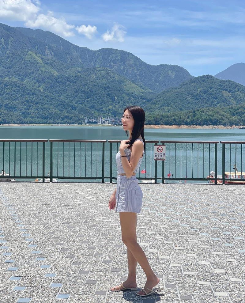 
쌍판 번번하고 몸매 쎄끈한 대만 처자
