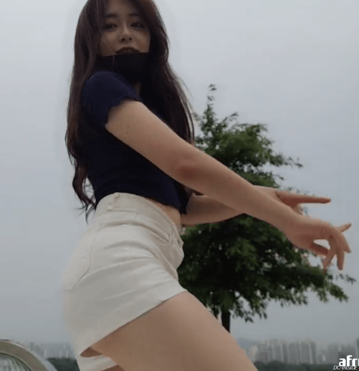 
여의도공원에 나타난 처자~
